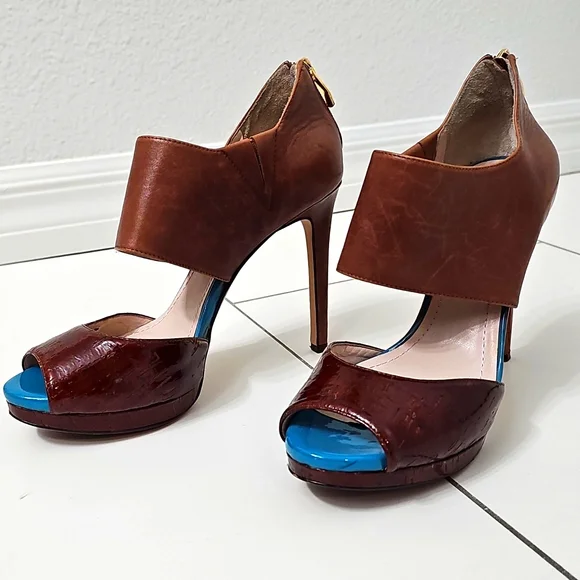 VINCE CAMUTO Leather & Cork Heels - Picture 2 of 13